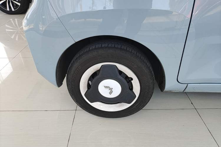 Used Wuling Hongguang MINIEV 2022 Zizai Version Lithium Iron Phosphate Left Front Wheel Hub