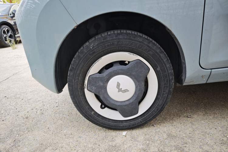 Used Wuling Hongguang MINIEV 2022 Easy Version Lithium Iron Phosphate Left Front Wheel Hub
