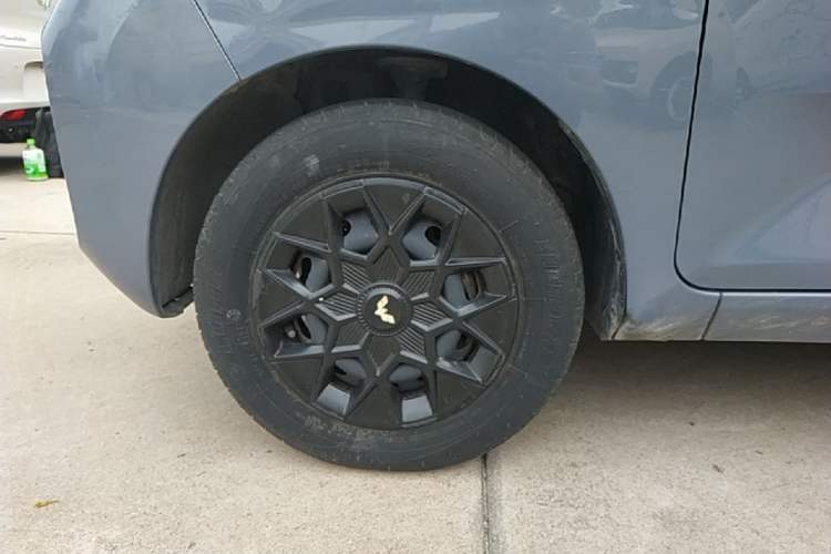 Used Wuling Hongguang MINIEV 2022 Macaron Premium Model – Lithium Iron Phosphate Left Front Wheel Hub