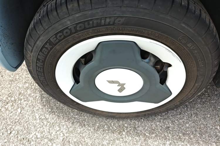 Used Wuling Hongguang MINIEV 2022 Zizai Version Lithium Iron Phosphate Left Front Wheel Hub