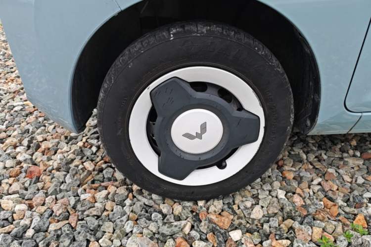 Used Wuling Hongguang MINIEV 2022 Zizai Version Lithium-NMC Left Front Wheel Hub