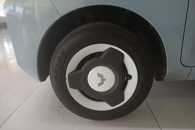 Used Wuling Hongguang MINIEV 2022 Easy Version Lithium Iron Phosphate Left Front Wheel Hub