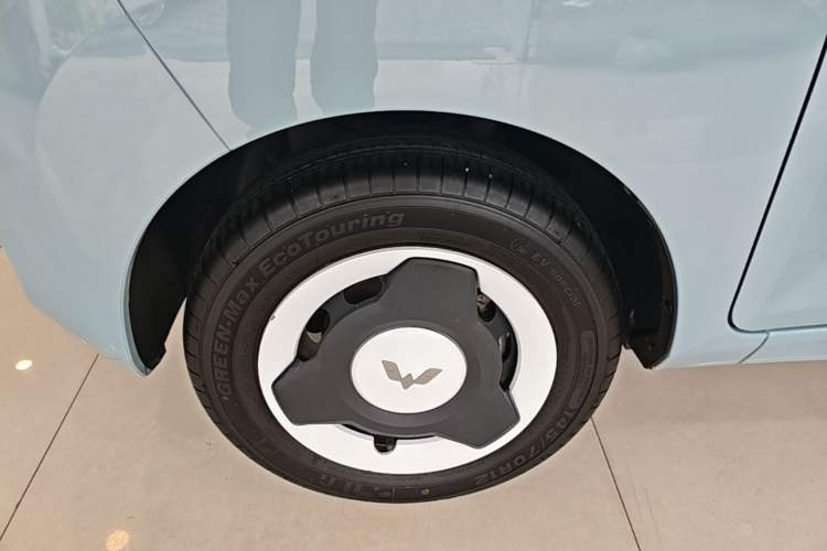 Used Wuling Hongguang MINIEV 2022 Zizai Version Lithium Iron Phosphate Left Front Wheel Hub