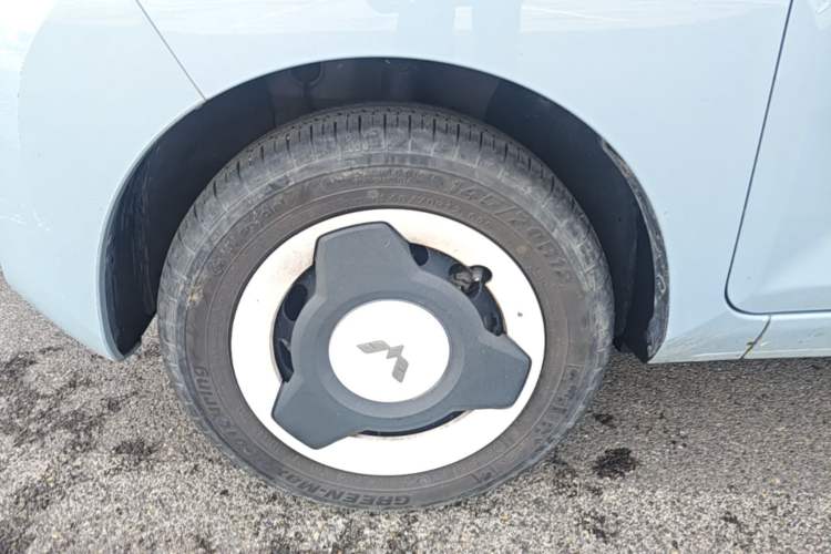 Used Wuling Hongguang MINIEV 2022 Zizai Version Lithium-NMC Left Front Wheel Hub