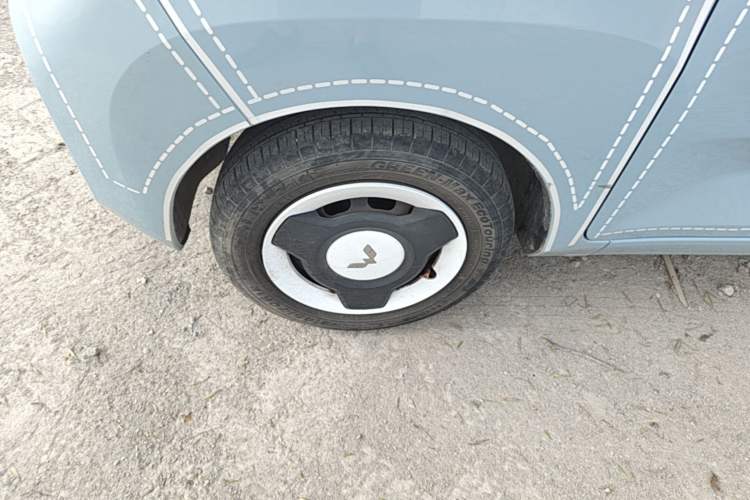 Used Wuling Hongguang MINIEV 2022 Easy Version Lithium Iron Phosphate Left Front Wheel Hub