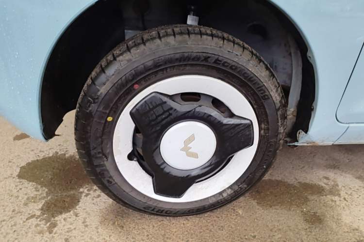 Used Wuling Hongguang MINIEV 2022 Zizai Version Lithium-NMC Left Front Wheel Hub