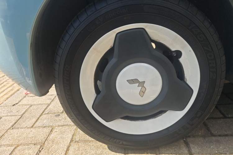 Used Wuling Hongguang MINIEV 2022 Zizai Version Lithium Iron Phosphate Left Front Wheel Hub