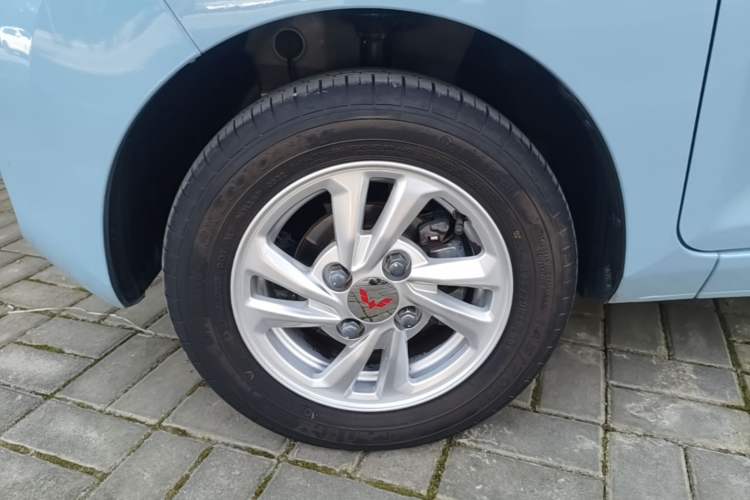 Used Wuling Hongguang MINIEV 2022 Zizai Version Lithium Iron Phosphate Left Front Wheel Hub