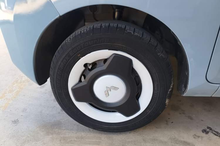 Used Wuling Hongguang MINIEV 2022 Easy Version Lithium Iron Phosphate Left Front Wheel Hub