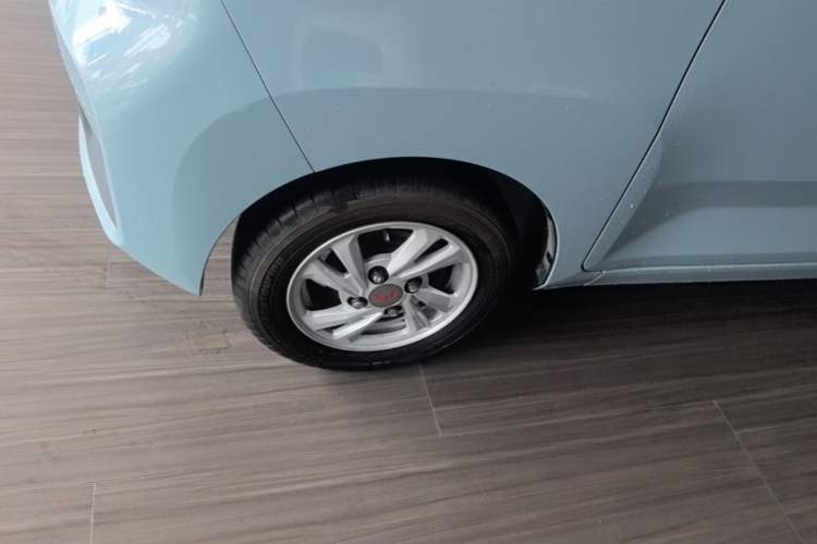 Used Wuling Hongguang MINIEV 2022 Zizai Version Lithium Iron Phosphate Left Front Wheel Hub