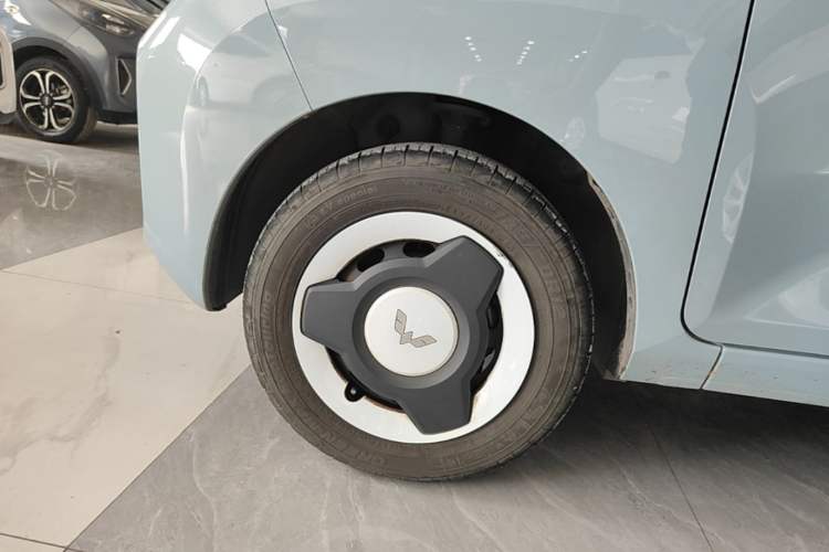 Used Wuling Hongguang MINIEV 2022 Zizai Version Lithium-NMC Left Front Wheel Hub