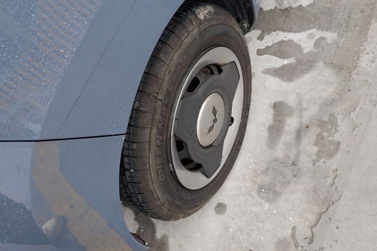 Used Wuling Hongguang MINIEV 2022 Macaron Premium Model – Lithium Iron Phosphate Left Front Wheel Hub