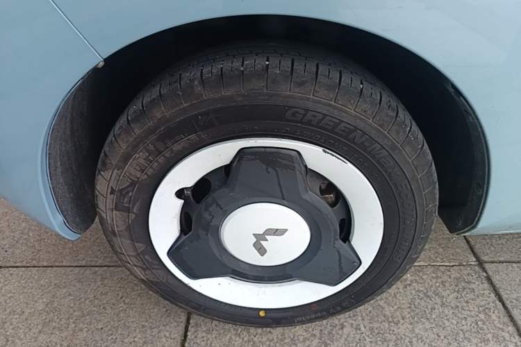 Used Wuling Hongguang MINIEV 2022 Macaron Fashion Model Lithium Iron Phosphate Left Front Wheel Hub