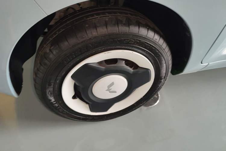Used Wuling Hongguang MINIEV 2022 Easy Version Lithium-NMC Left Front Wheel Hub
