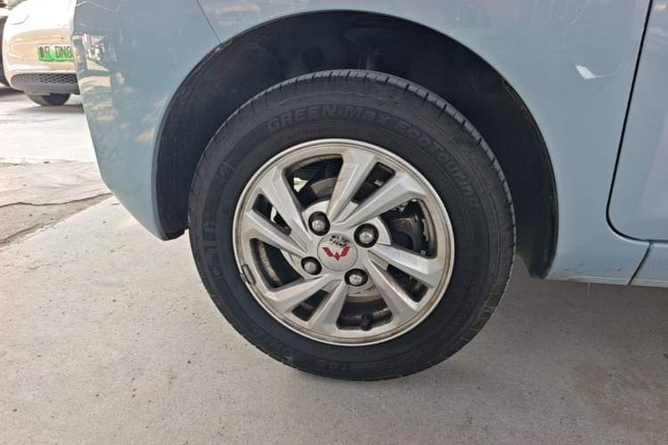 Used Wuling Hongguang MINIEV 2022 Zizai Version Lithium Iron Phosphate Left Front Wheel Hub