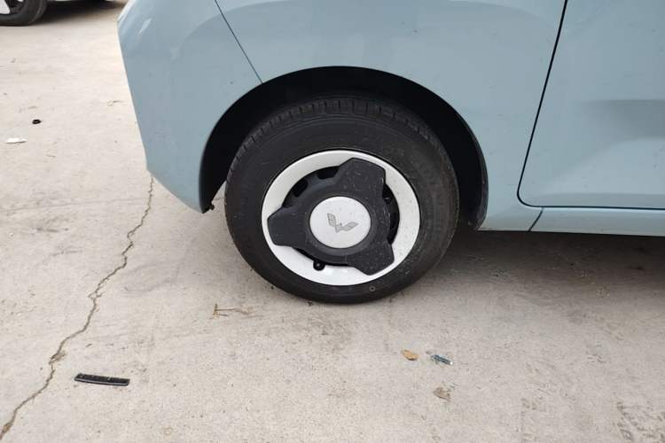 Used Wuling Hongguang MINIEV 2022 Zizai Version Lithium Iron Phosphate Left Front Wheel Hub