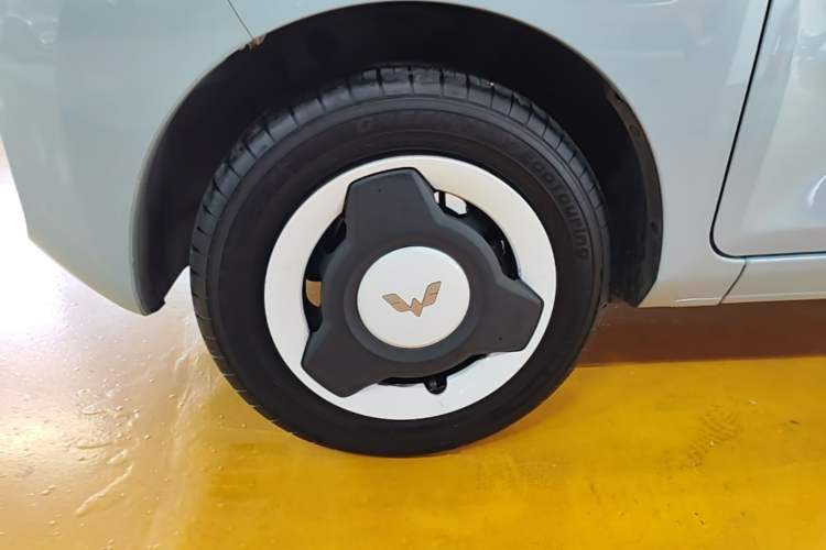 Used Wuling Hongguang MINIEV 2022 Enjoy Edition Lithium Iron Phosphate Left Front Wheel Hub