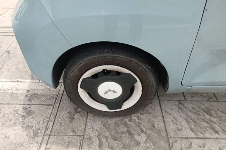 Used Wuling Hongguang MINIEV 2022 Zizai Version Lithium-NMC Left Front Wheel Hub