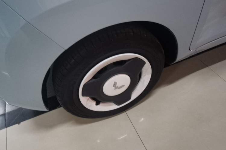 Used Wuling Hongguang MINIEV 2022 Macaron Premium Model – Lithium Iron Phosphate Left Front Wheel Hub