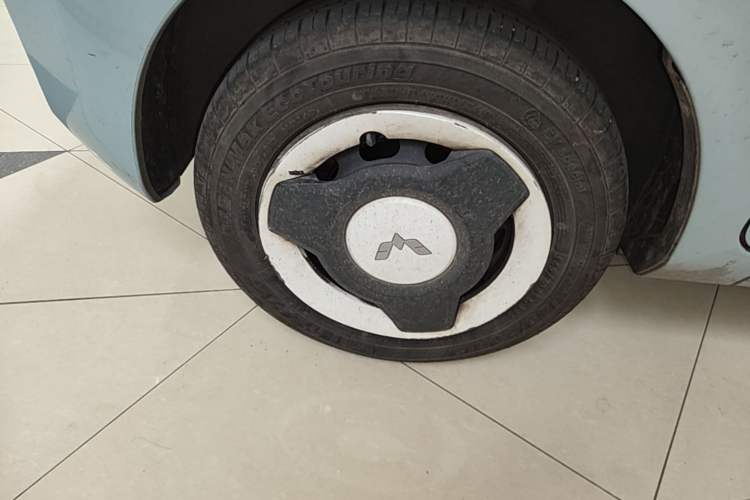 Used Wuling Hongguang MINIEV 2022 Easy Version Lithium Iron Phosphate Left Front Wheel Hub