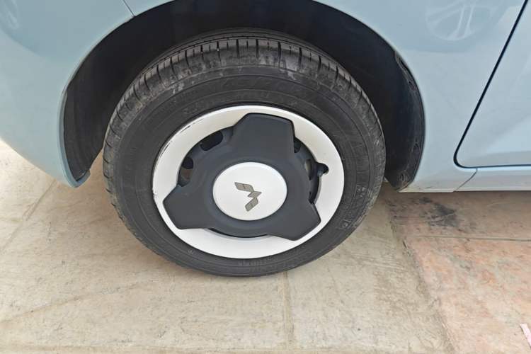 Used Wuling Hongguang MINIEV 2022 Easy Version Lithium Iron Phosphate Left Front Wheel Hub