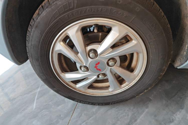 Used Wuling Hongguang MINIEV 2022 Easy Version Lithium Iron Phosphate Left Front Wheel Hub