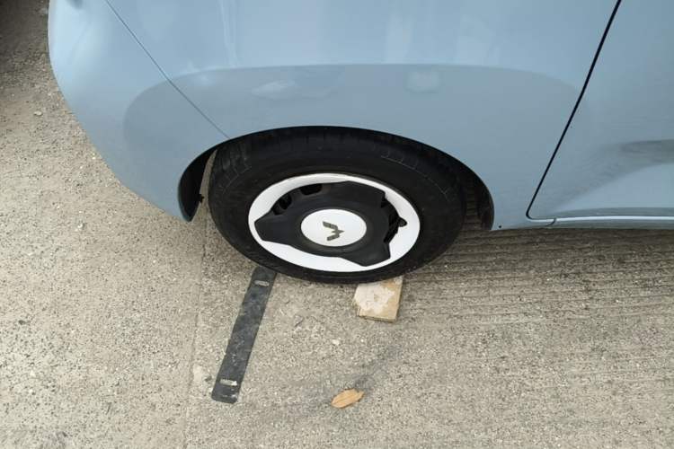 Used Wuling Hongguang MINIEV 2022 Enjoy Edition Lithium-Ion Battery Left Front Wheel Hub