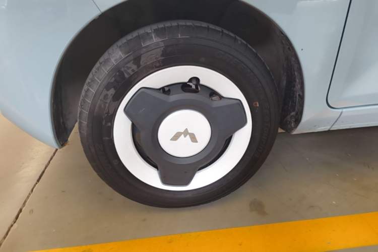 Used Wuling Hongguang MINIEV 2022 Easy Version Lithium Iron Phosphate Left Front Wheel Hub