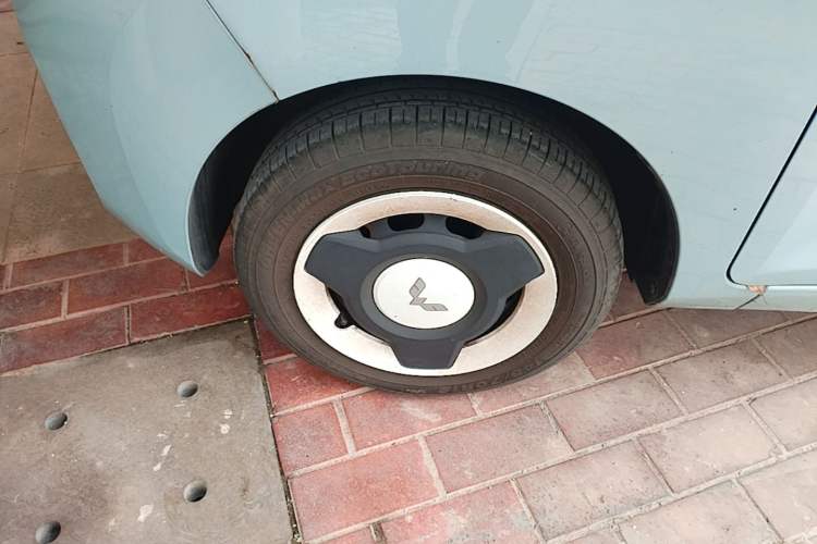 Used Wuling Hongguang MINIEV 2022 Easy Version Lithium Iron Phosphate Left Front Wheel Hub