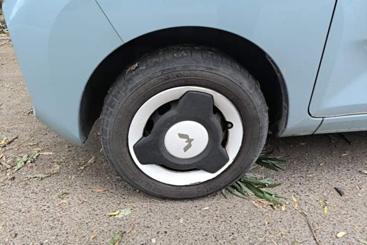 Used Wuling Hongguang MINIEV 2022 Easy Version Lithium Iron Phosphate Left Front Wheel Hub