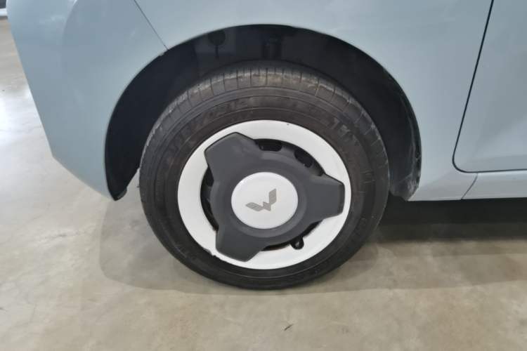 Used Wuling Hongguang MINIEV 2022 Easy Version Lithium Iron Phosphate Left Front Wheel Hub