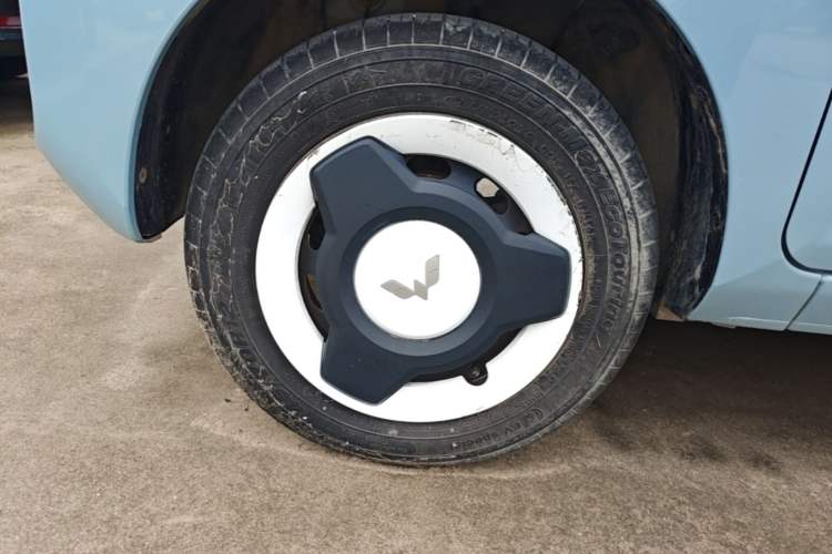 Used Wuling Hongguang MINIEV 2022 Easy Version Lithium-NMC Left Front Wheel Hub