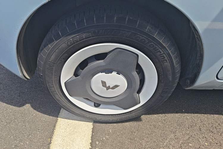Used Wuling Hongguang MINIEV 2022 Zizai Version Lithium Iron Phosphate Left Front Wheel Hub