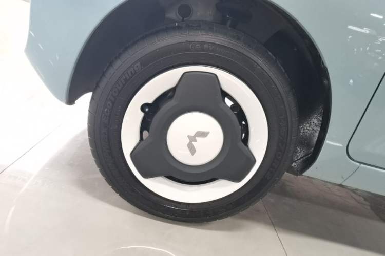 Used Wuling Hongguang MINIEV 2022 Easy Version Lithium Iron Phosphate Left Front Wheel Hub