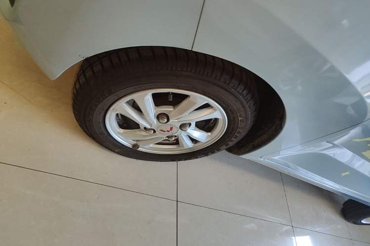 Used Wuling Hongguang MINIEV 2022 Enjoy Edition Lithium Iron Phosphate Left Front Wheel Hub