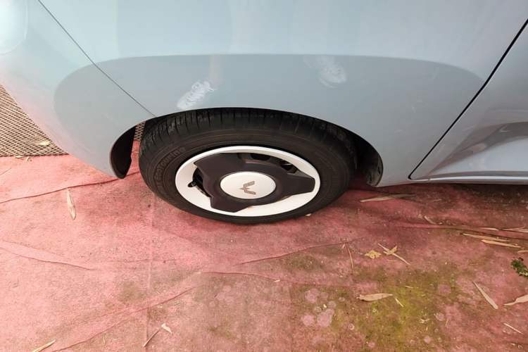 Used Wuling Hongguang MINIEV 2022 Zizai Version Lithium Iron Phosphate Left Front Wheel Hub