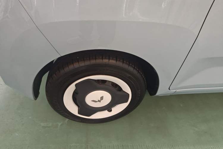 Used Wuling Hongguang MINIEV 2022 Enjoy Edition Lithium Iron Phosphate Left Front Wheel Hub