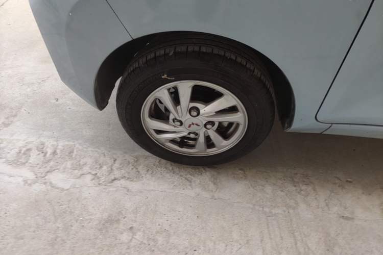 Used Wuling Hongguang MINIEV 2022 Zizai Version Lithium Iron Phosphate Left Front Wheel Hub