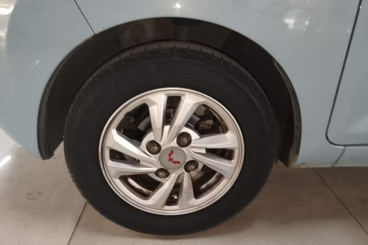 Used Wuling Hongguang MINIEV 2022 Zizai Version Lithium Iron Phosphate Left Front Wheel Hub
