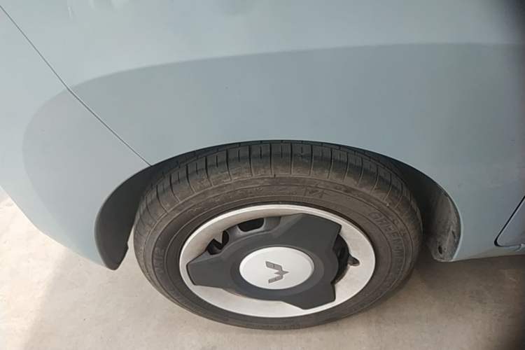 Used Wuling Hongguang MINIEV 2022 Enjoy Edition Lithium-Ion Battery Left Front Wheel Hub