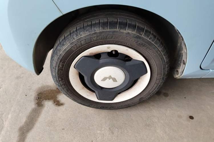 Used Wuling Hongguang MINIEV 2022 Easy Version Lithium Iron Phosphate Left Front Wheel Hub