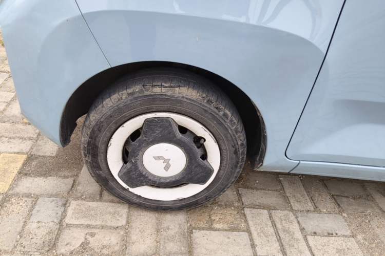 Used Wuling Hongguang MINIEV 2022 Enjoy Edition Lithium Iron Phosphate Left Front Wheel Hub