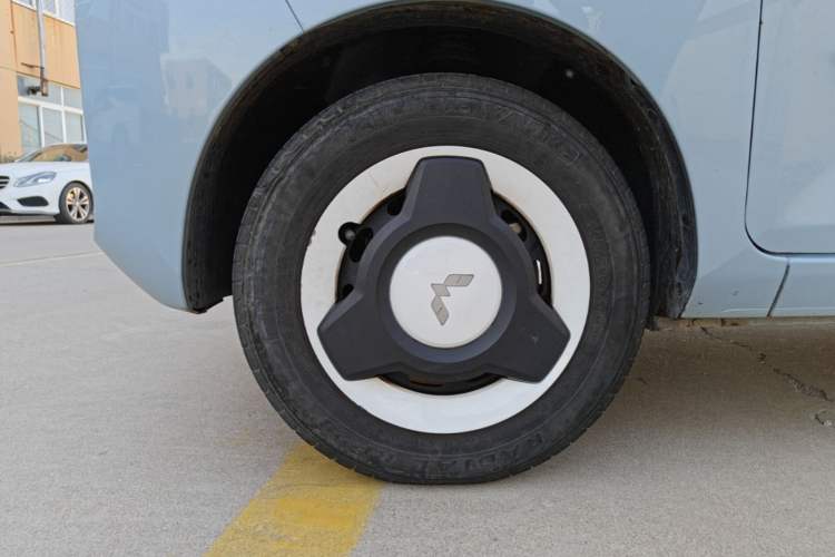 Used Wuling Hongguang MINIEV 2022 Easy Version Lithium-NMC Left Front Wheel Hub