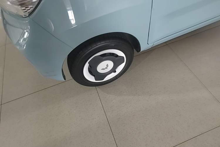 Used Wuling Hongguang MINIEV 2022 Zizai Version Lithium-NMC Left Front Wheel Hub