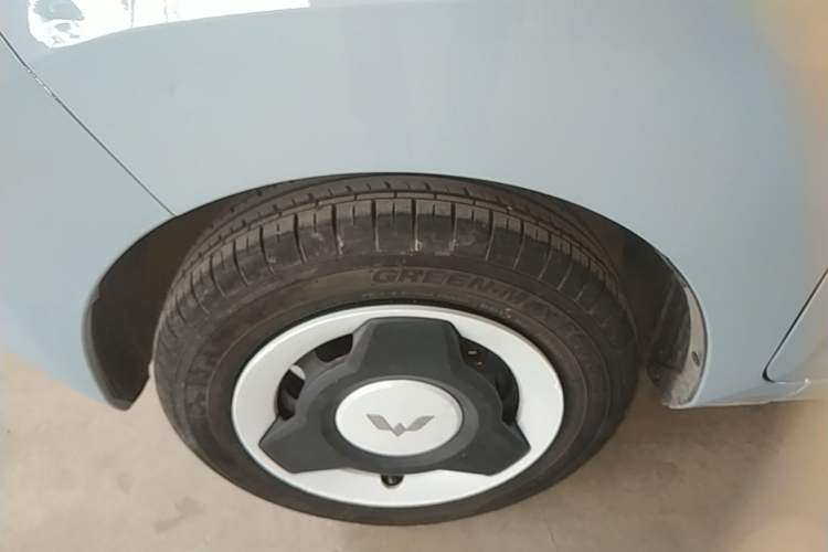 Used Wuling Hongguang MINIEV 2022 Enjoy Edition Lithium Iron Phosphate Left Front Wheel Hub
