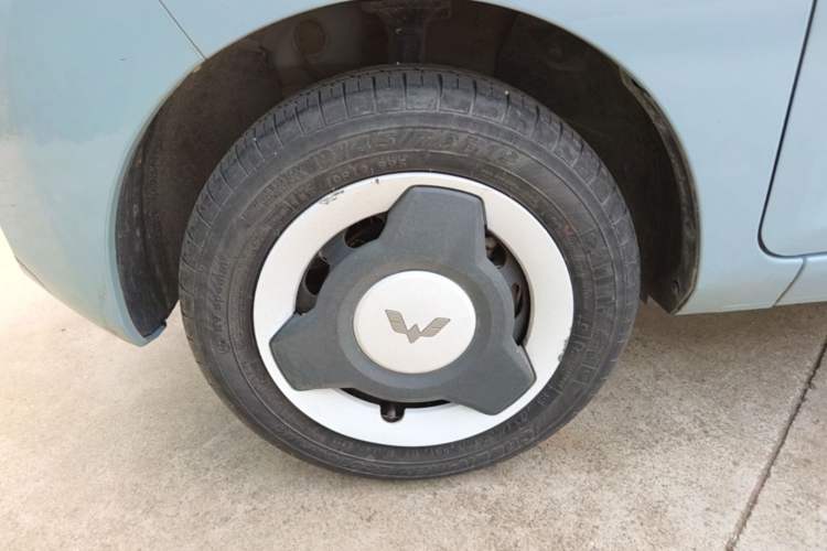 Used Wuling Hongguang MINIEV 2022 Zizai Version Lithium Iron Phosphate Left Front Wheel Hub