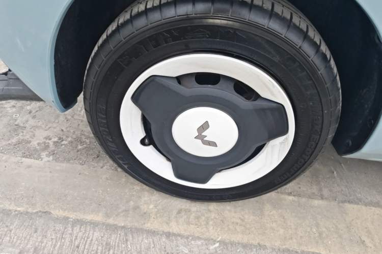 Used Wuling Hongguang MINIEV 2022 Zizai Version Lithium-NMC Left Front Wheel Hub