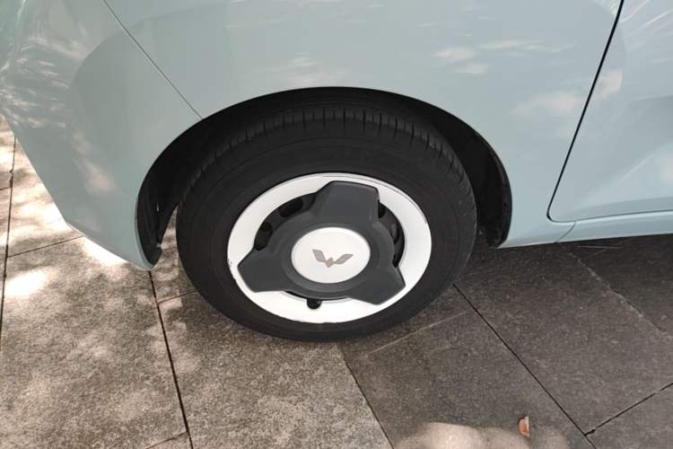 Used Wuling Hongguang MINIEV 2022 Enjoy Edition Lithium-Ion Battery Left Front Wheel Hub