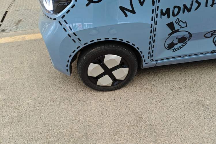 Used Wuling Hongguang MINIEV 2022 Macaron Premium Model – Lithium Ternary Battery Left Front Wheel Hub