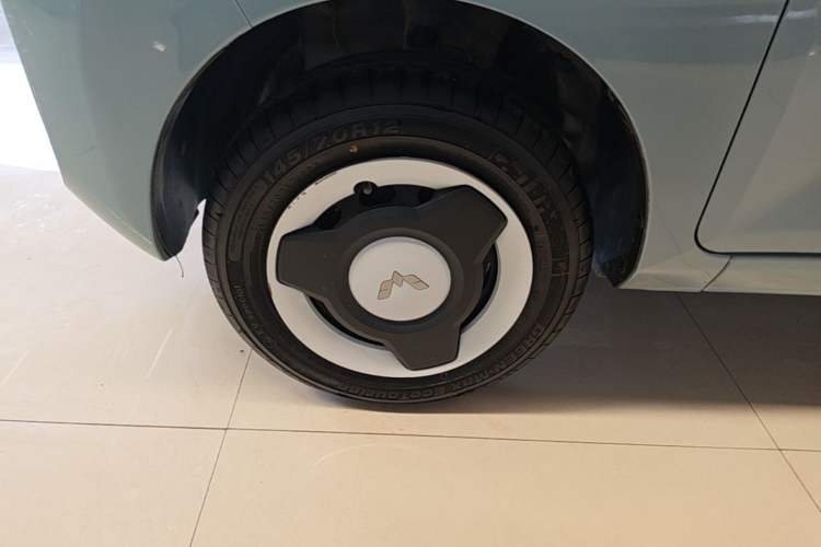 Used Wuling Hongguang MINIEV 2022 Easy Version Lithium Iron Phosphate Left Front Wheel Hub